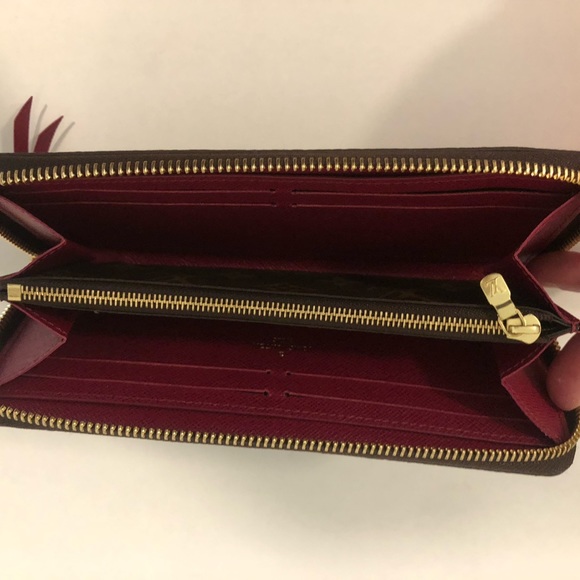 LV ORIGINAL PRICE TO SELL Clémence wallet. Fuchsia Color. - Picture 7 of 10